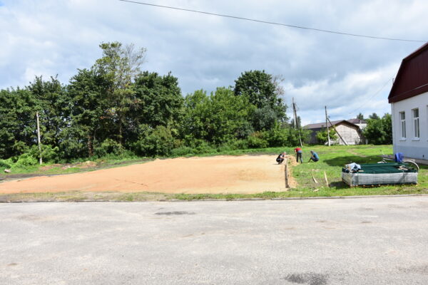 Спортивная площадка благоустраивается на территории Мглинской школы №1