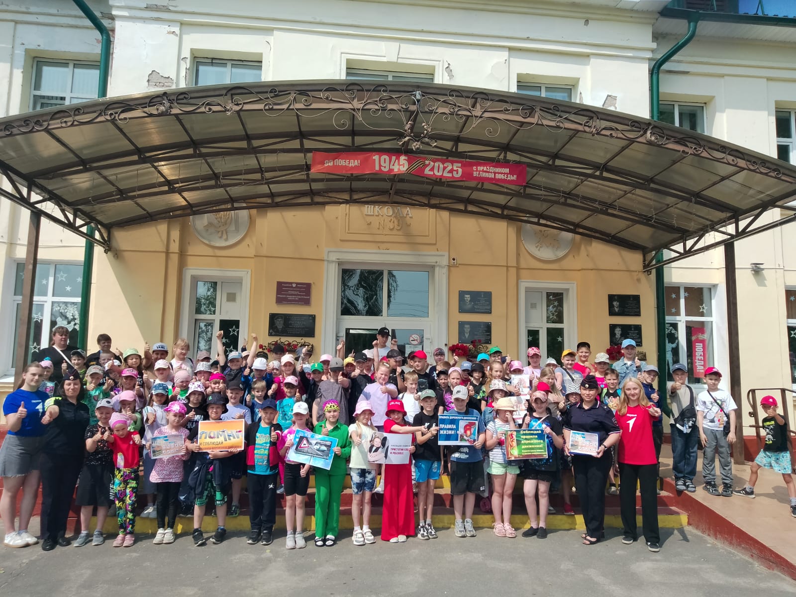 Зарядка со стражем порядка: транспортные полицейские Унечи провели для детей общероссийскую акцию