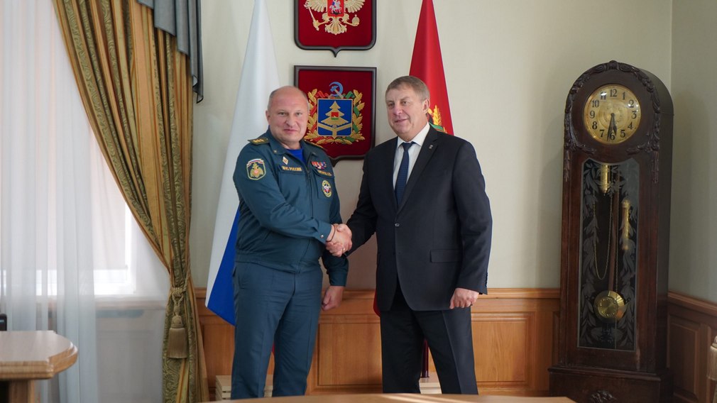 Александр Богомаз провел рабочую встречу с министром МЧС РФ Александром Куренковым