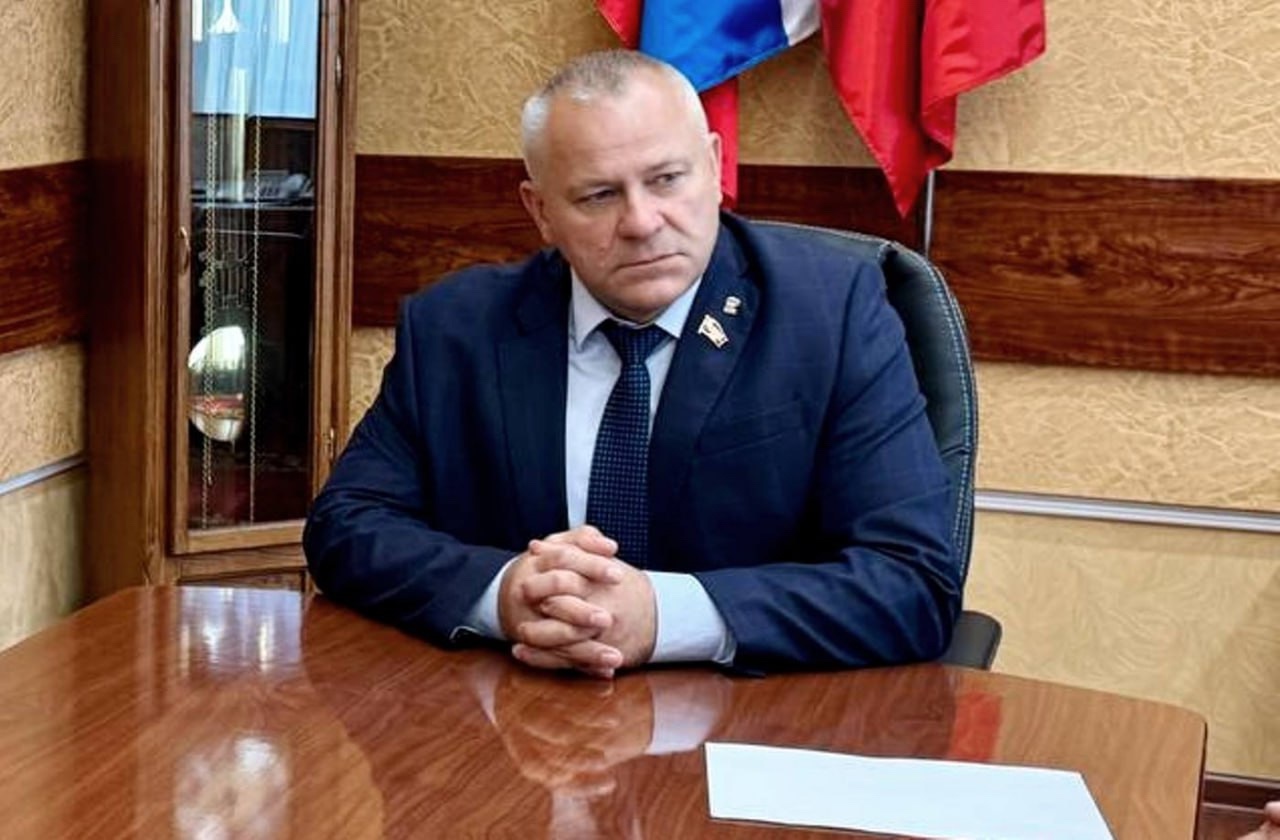 Председатель областной Думы Валентин Суббот вручил медали «80 лет освобождения Брянской области от немецко-фашистских захватчиков»