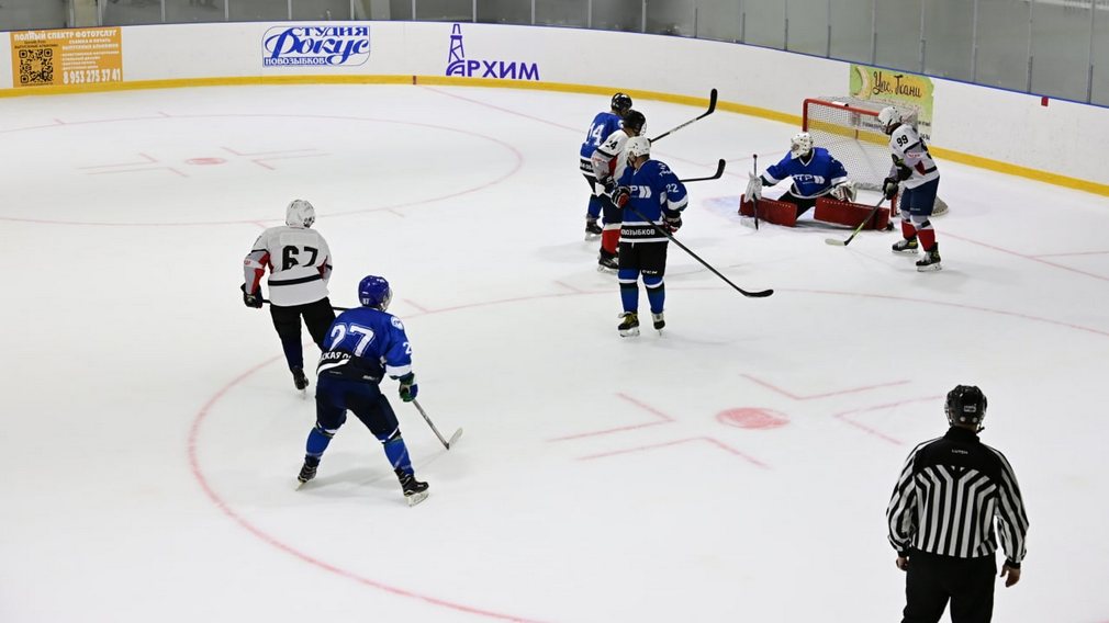 В новозыбковском ледовом дворце прошел товарищеский матч