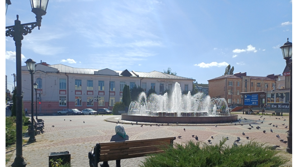 В Клинцах благоустроили площадь у фонтана «Центральный»