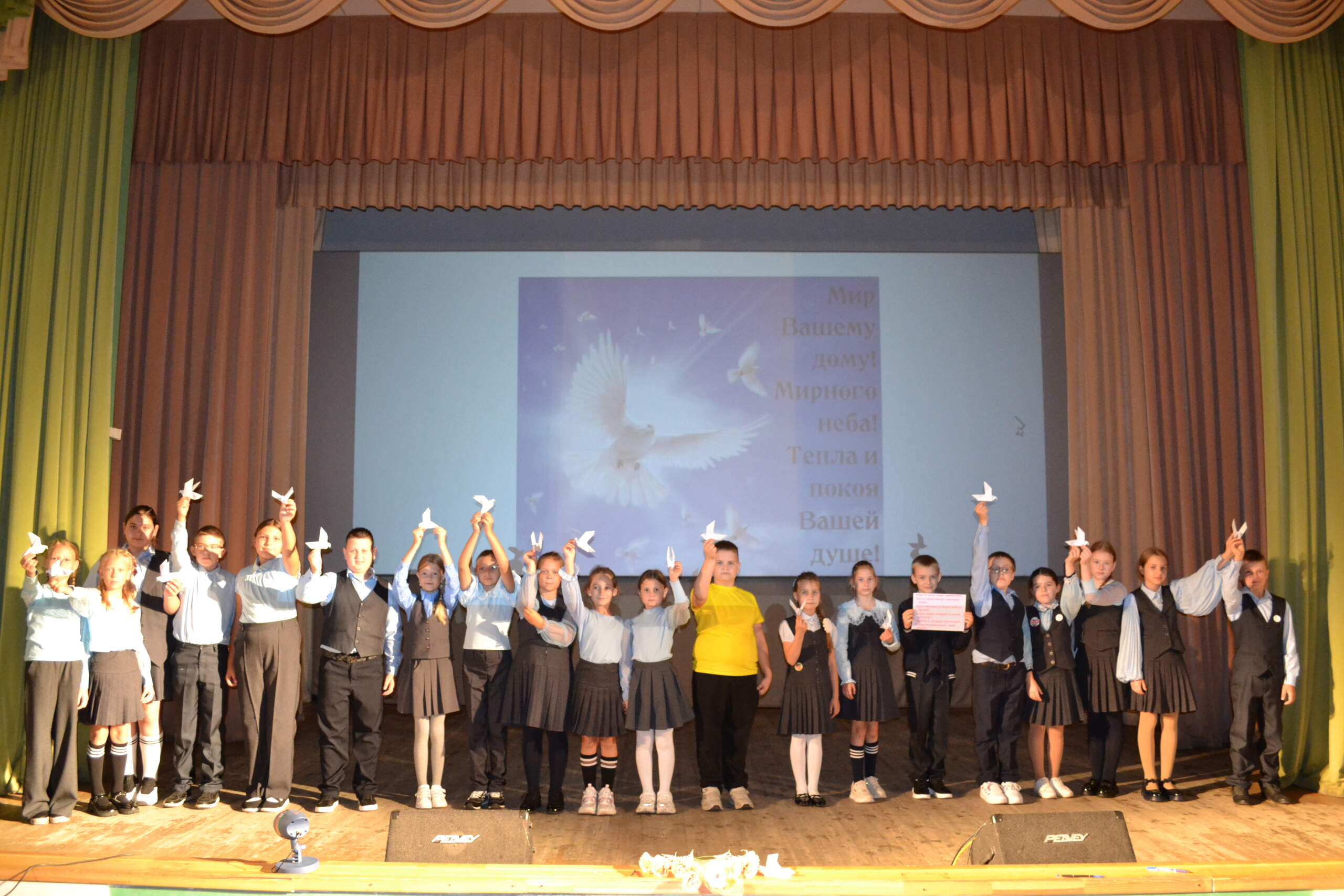 В культурно-досуговом центре Севского района прошла акция «Мир на планете нужен взрослым и детям»