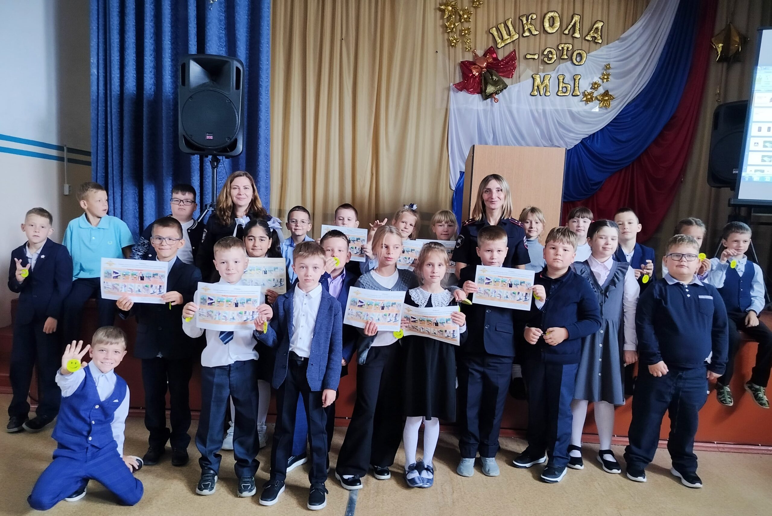 Безопасность на дороге и железнодорожных путях: транспортные полицейские и ГИБДД провели урок для брянских школьников