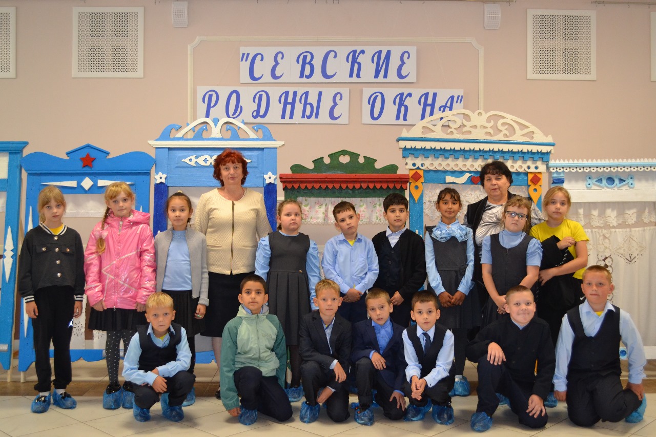 В народном музее «Рушника и костюма» Севского района прошел фольклорный урок «Русская изба»