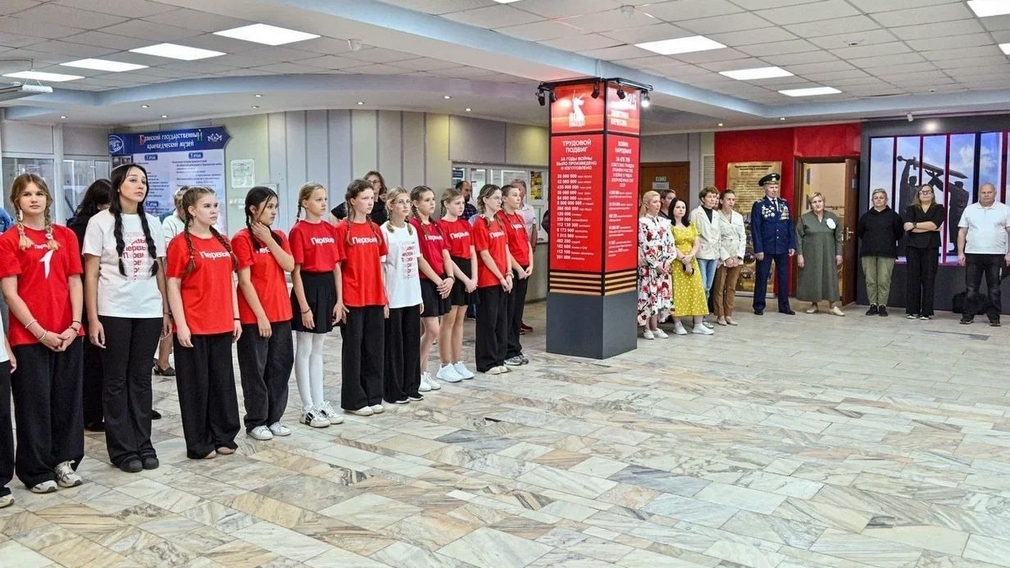 В Брянске открылась выставка «Юношеству — окрыляющий пример»