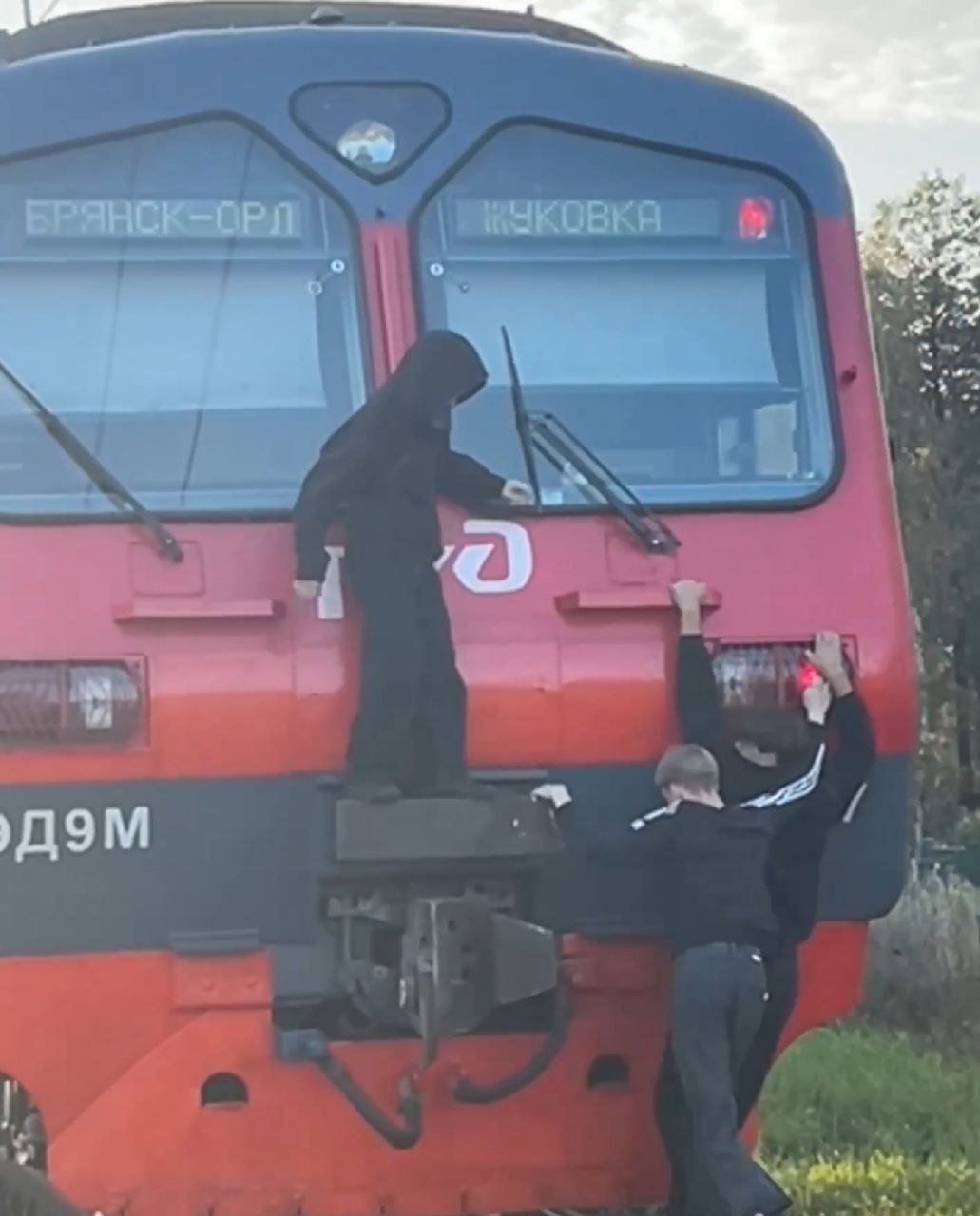 Транспортная полиция установила личности несовершеннолетних нарушителей