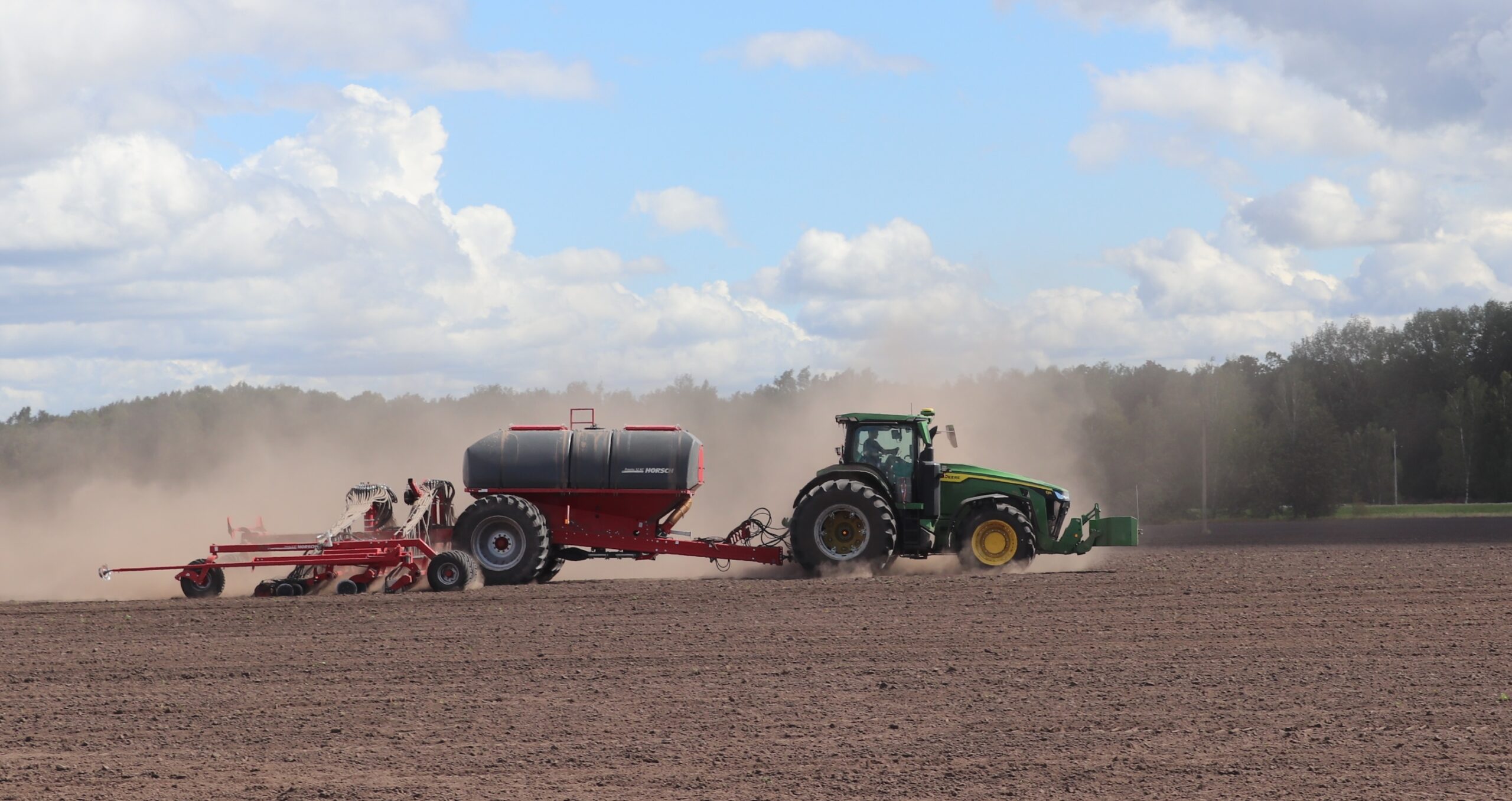 Работы в полях Севского района продолжаются