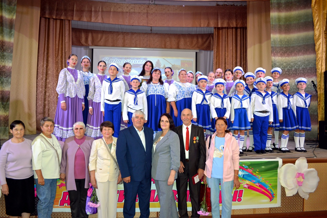 Творческий коллектив Севского КДЦ поздравил с Днем поселка жителей Навли