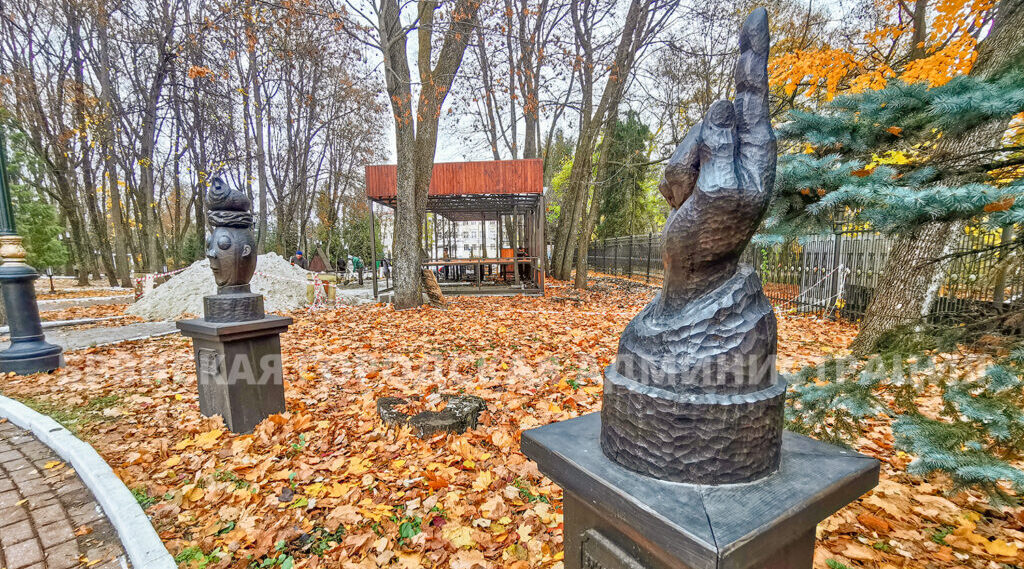 Пара медвежат украсит вход в культурно-досуговый центр парка Толстого