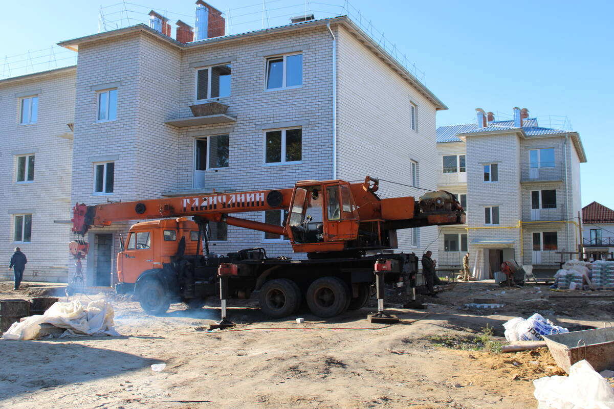 В Стародубе продолжается строительство пяти трехэтажных домов