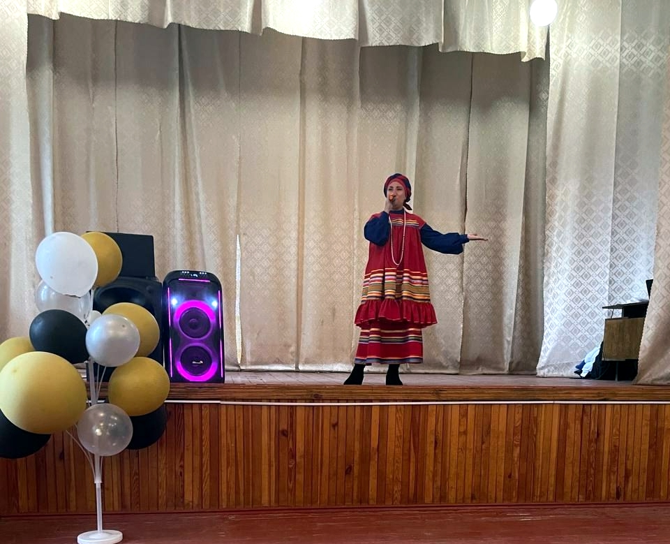 Творческий коллектив культурно-досугового центра поздравил педагогов, мастеров производственного обучения филиала ГБПОУ «Трубчевского политехнического техникума» с Днем профтехобразования и Днем учителя