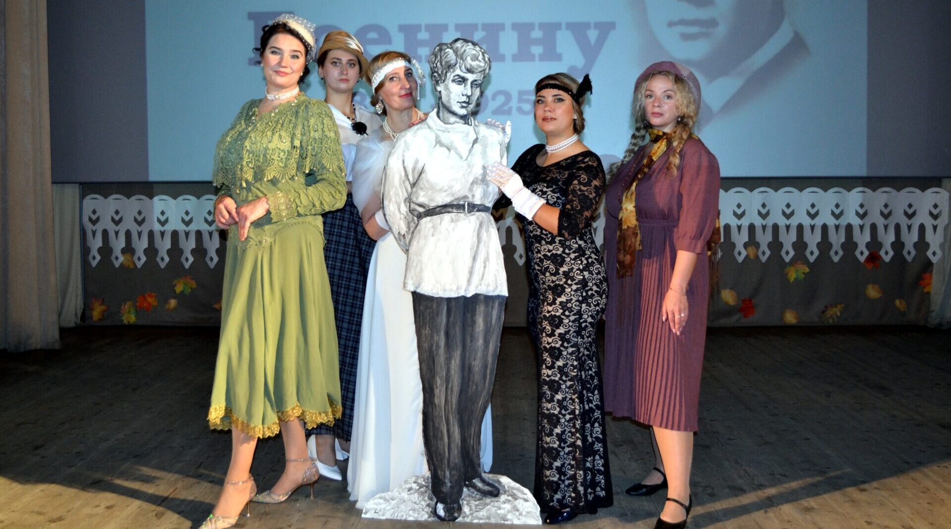 Специалисты культурно-досугового центра провели программу, посвященную Сергею Есенину