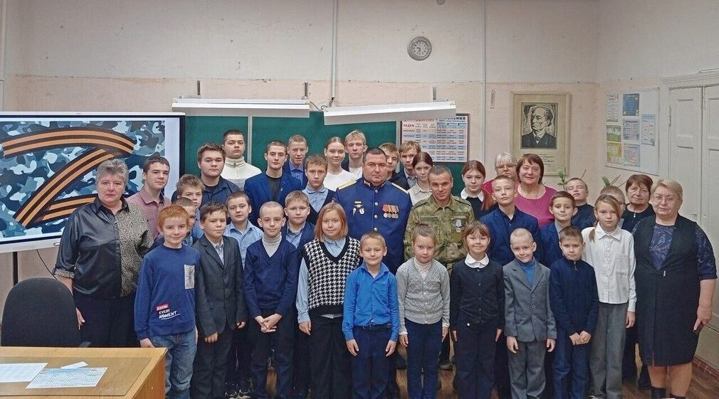 Выгоничские школьники встретились с участниками проекта «Брянские Герои»