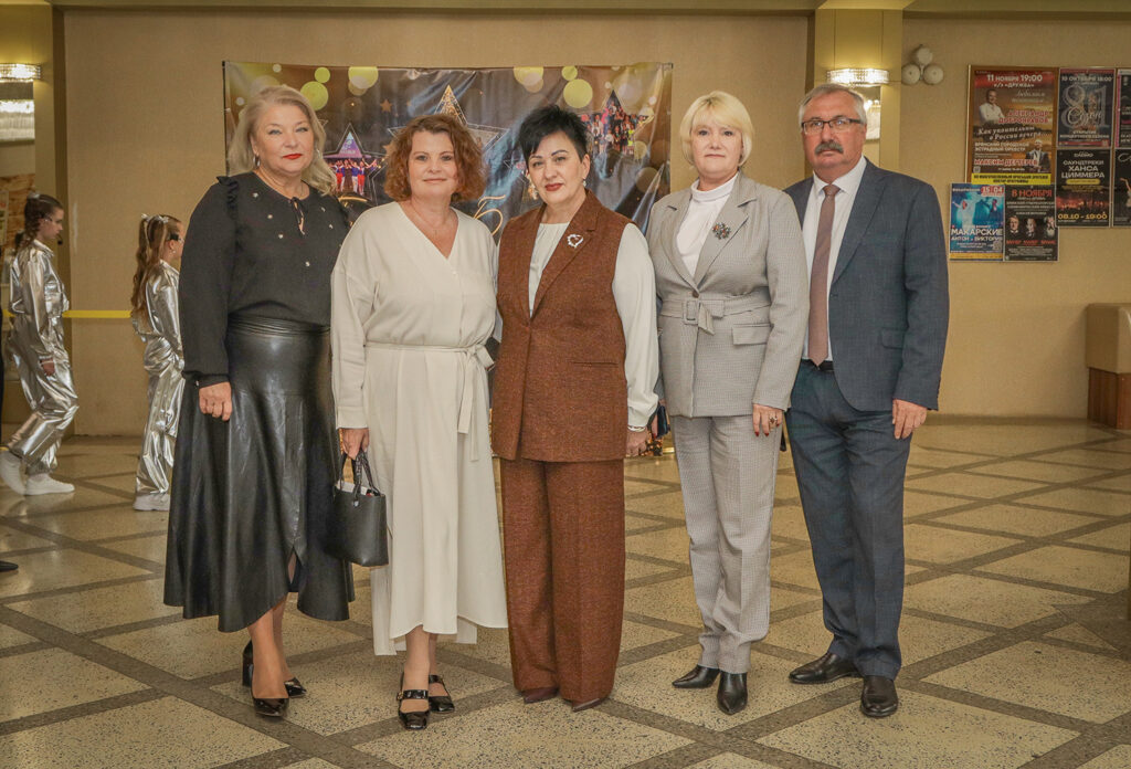 В Брянске учителей поздравили с профессиональным праздником