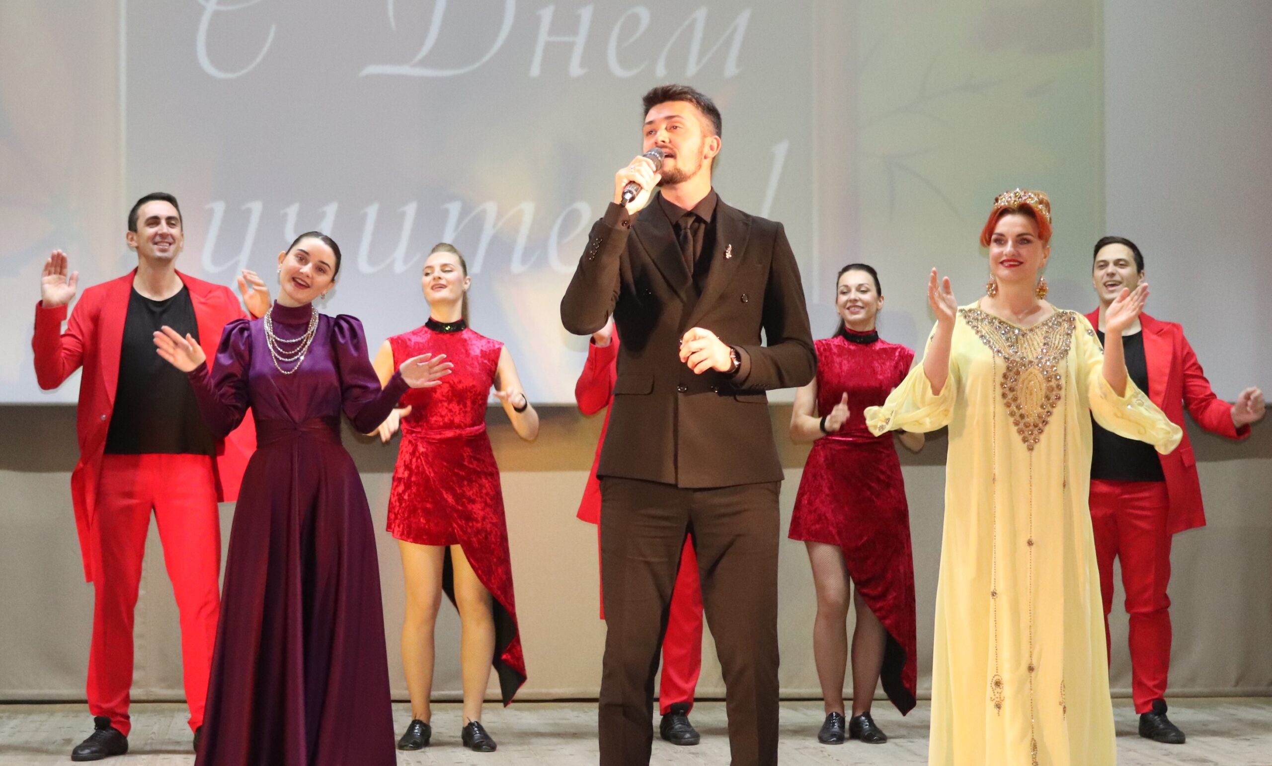 Славен труд учителей!