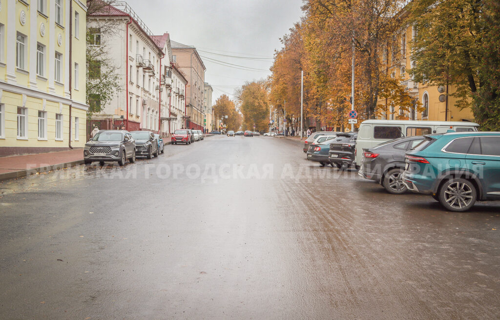 Строители на улице Горького завершают возведение подпорной стены