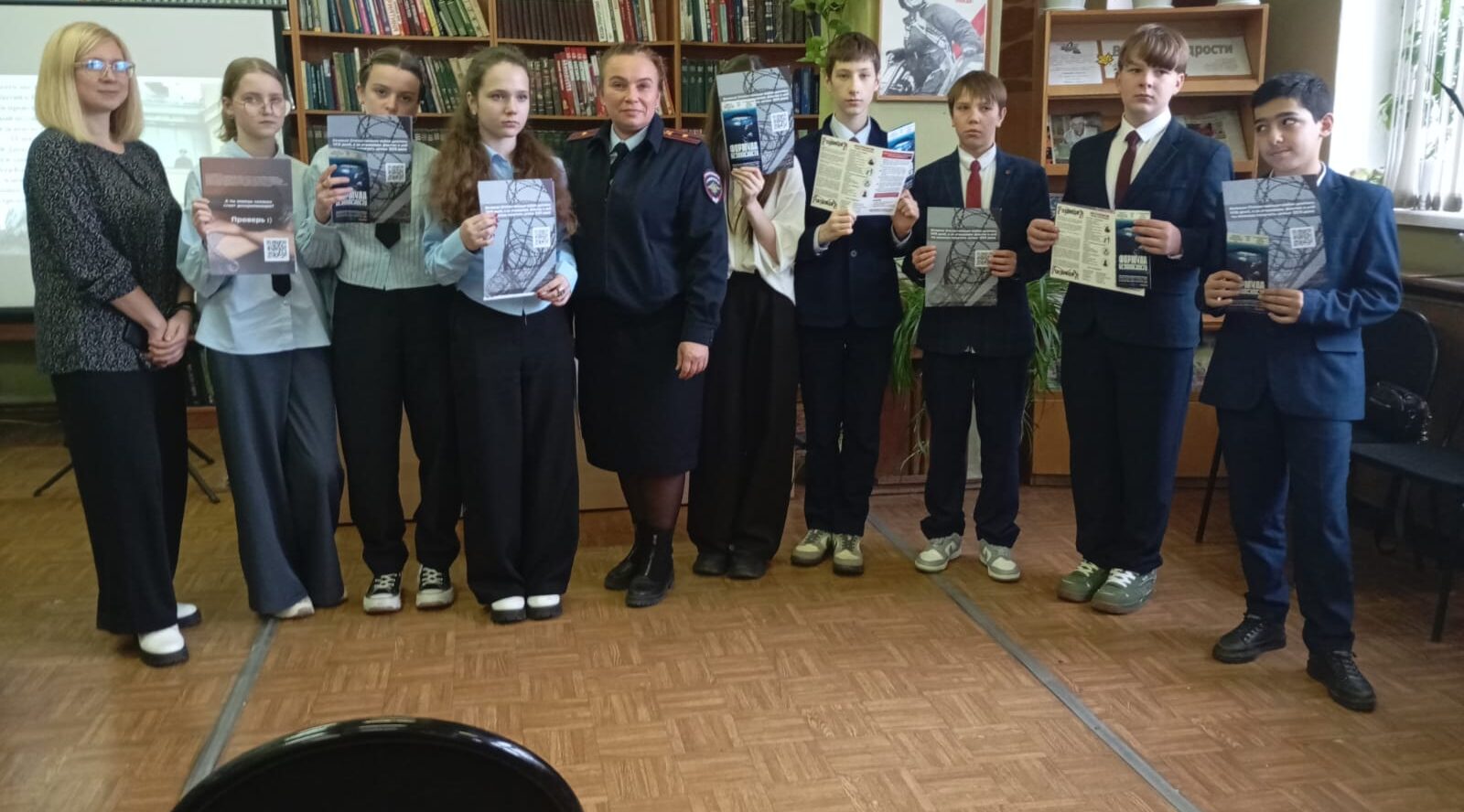 Транспортные полицейские Унечи провели «Урок безопасности» для учеников городских школ