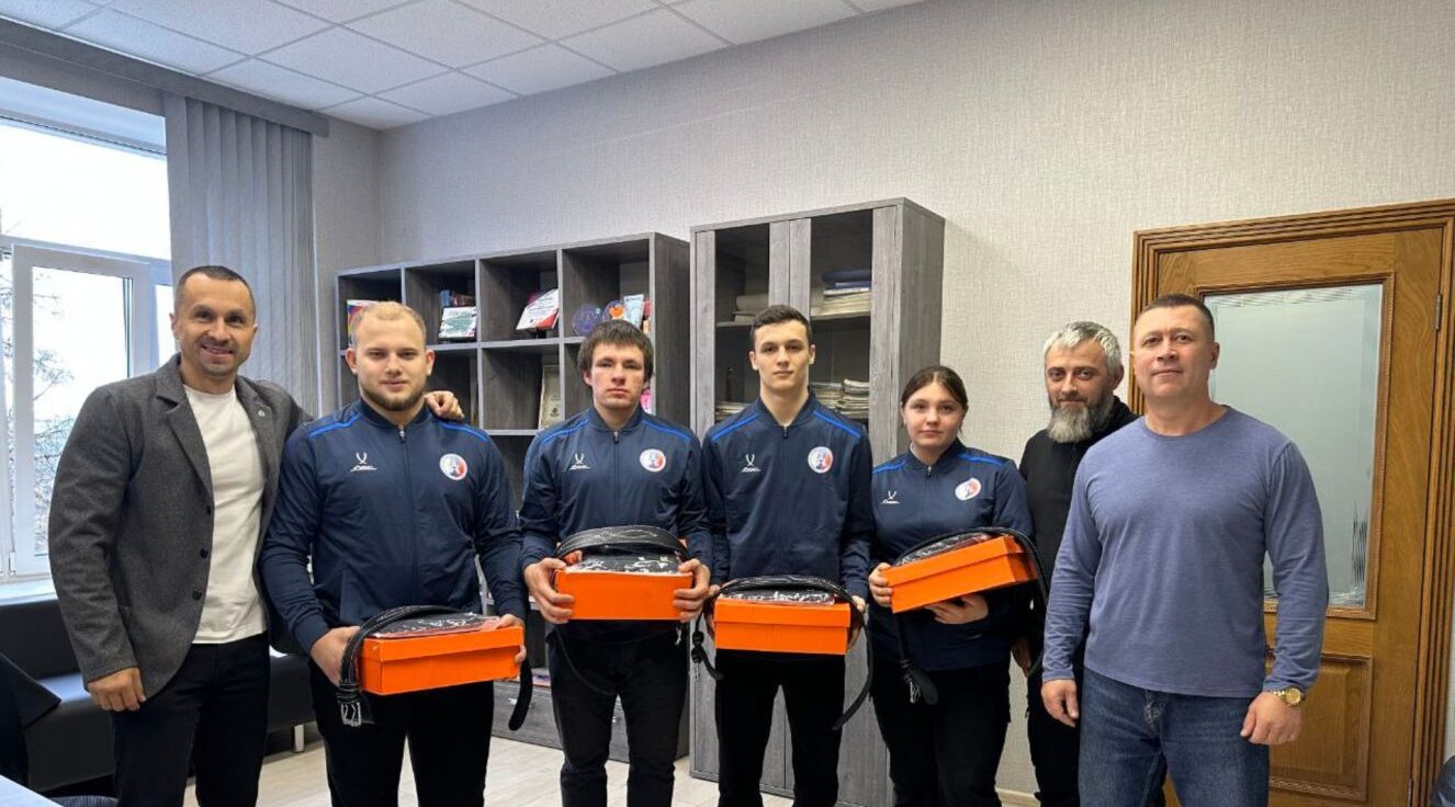 Тяжелоатлеты Брянского училища олимпийского резерва получили новую экипировку