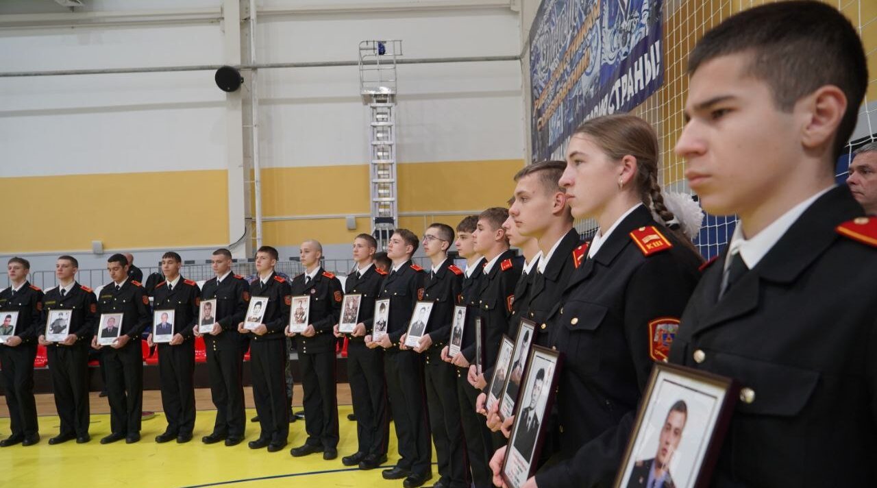 Александр Богомаз приветствовал участников турнира по самбо