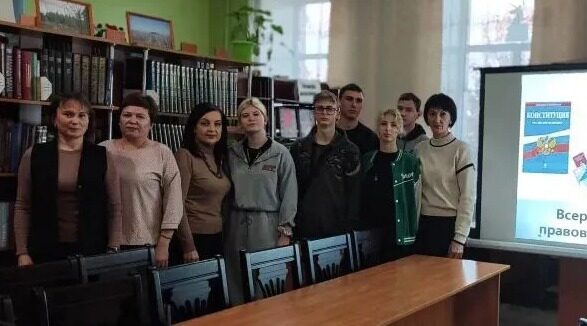 Севские библиотекари провели час правовых знаний «Твои права от А до Я»