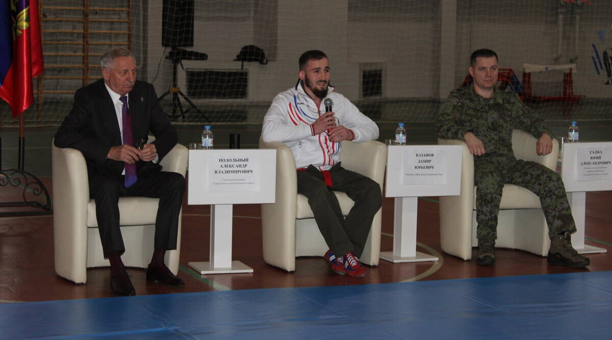 В Стародубе состоялась встреча с чемпионом мира по рукопашному бою Дамиром Казановым