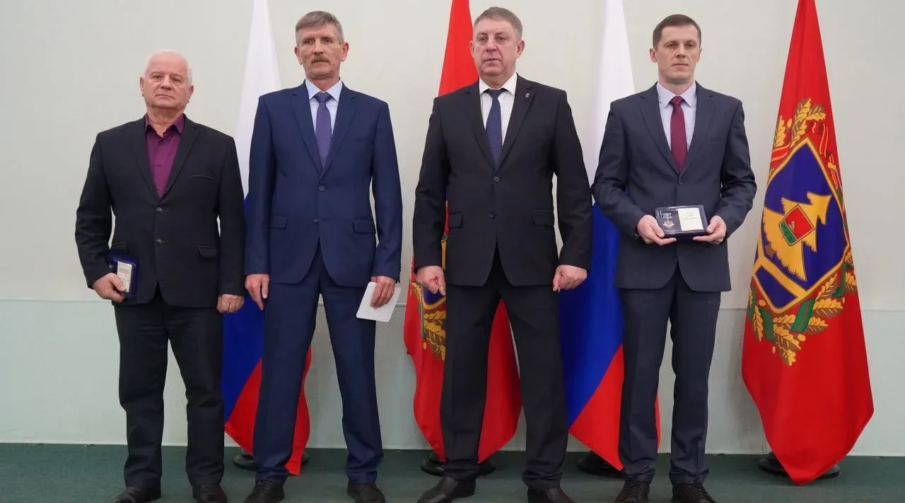 Александр Богомаз поздравил с профессиональным праздником сотрудников транспортной сферы