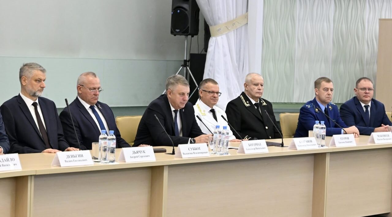 Александр Богомаз поздравил брянских судей с профессиональным праздником