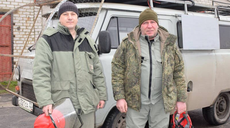 Энергетики Климовского района регулярно восстанавливают электросети РЭС после обстрелов