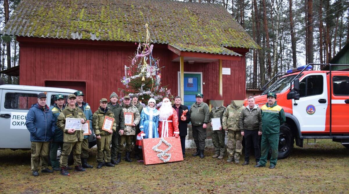 Сотрудники Лесопожарной службы Брянщины поддержали военнослужащих