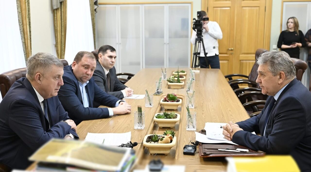 Губернатор обсудил с Василием Челенко готовность ЖКХ Брянской области к осенне-зимнему периоду