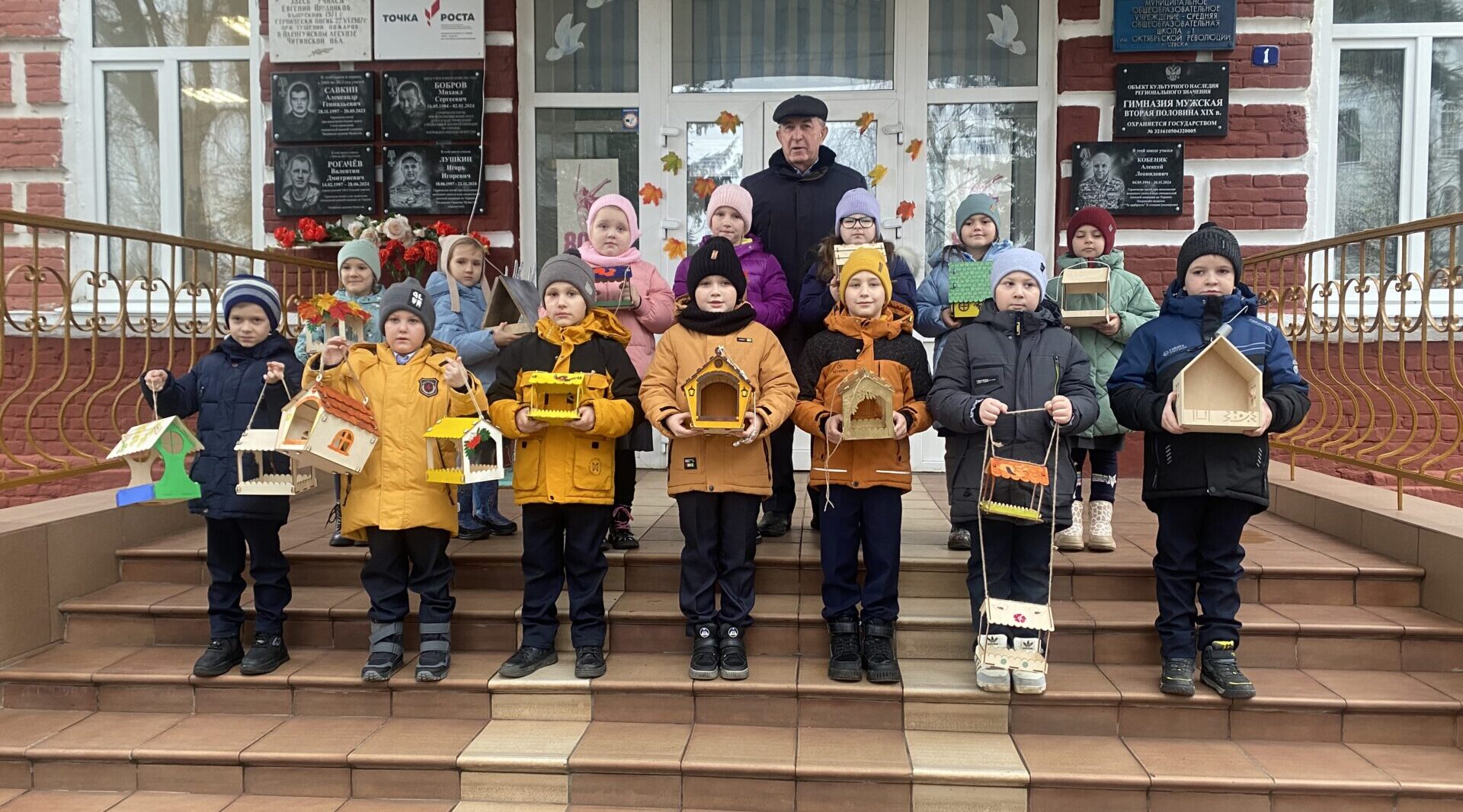 В Севской школе №1 провели акцию «Покормите птиц зимой»