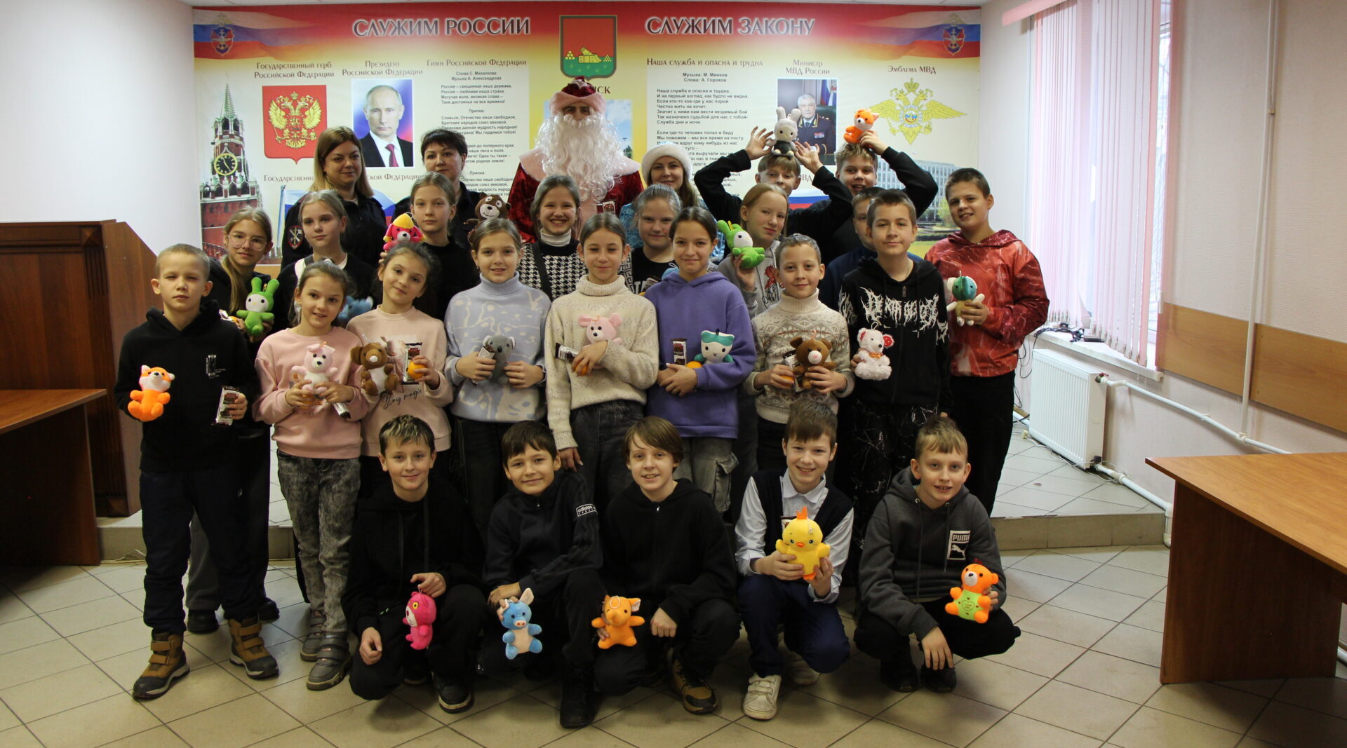 Транспортные полицейские Брянска устроили для школьников новогодний урок-квест