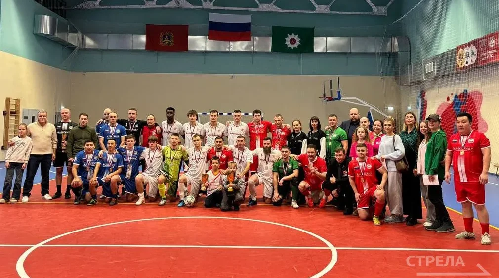 В Дятьково наградили победителей и призеров благотворительного турнира по мини-футболу