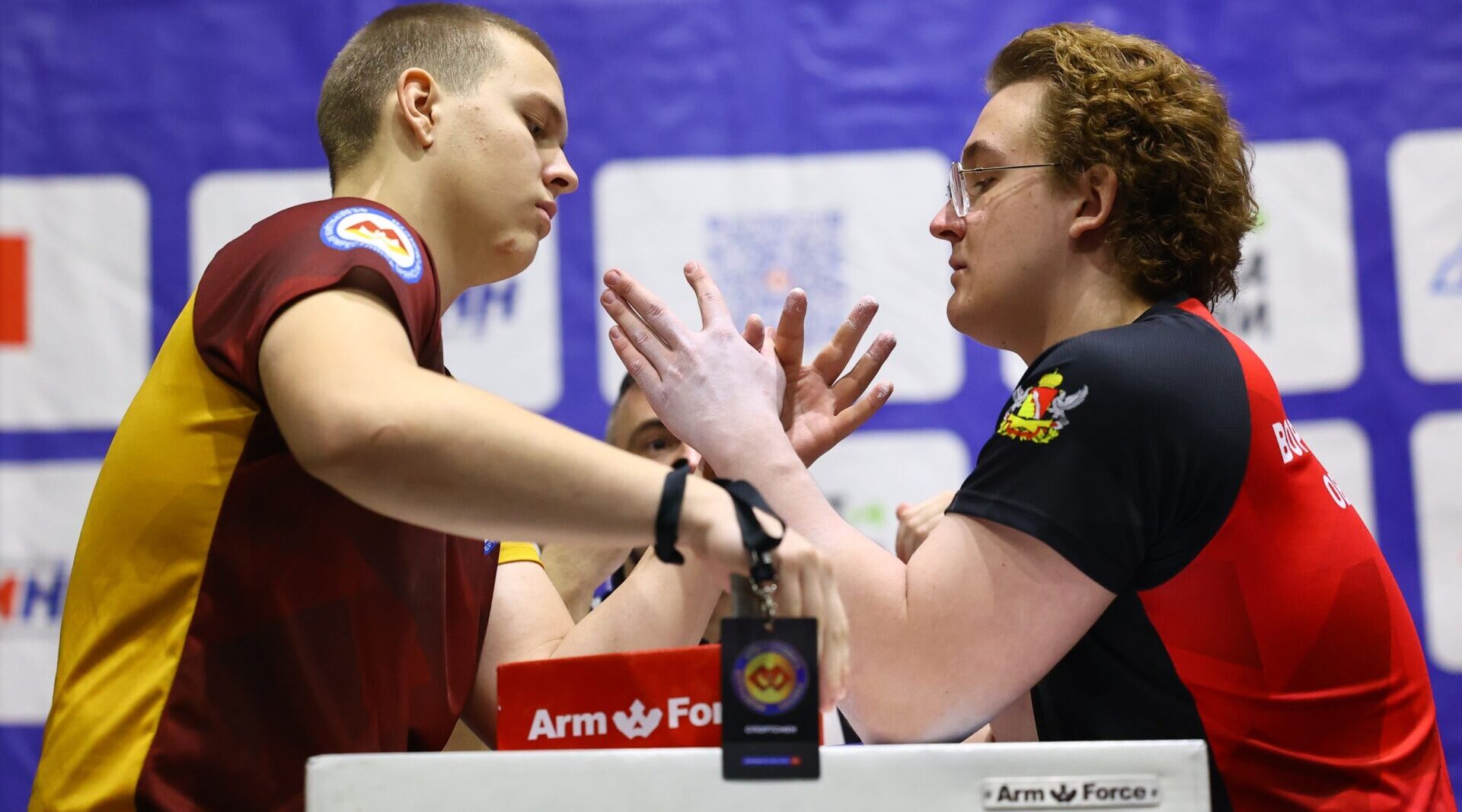 Брянские спортсмены приняли участие в чемпионате и первенстве ЦФО по армрестлингу