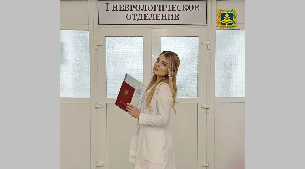 В Брянске в городской больнице №1 работает молодая врач-невролог София Боховко