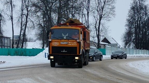 В Брянске продолжаются работы по очистке от снега