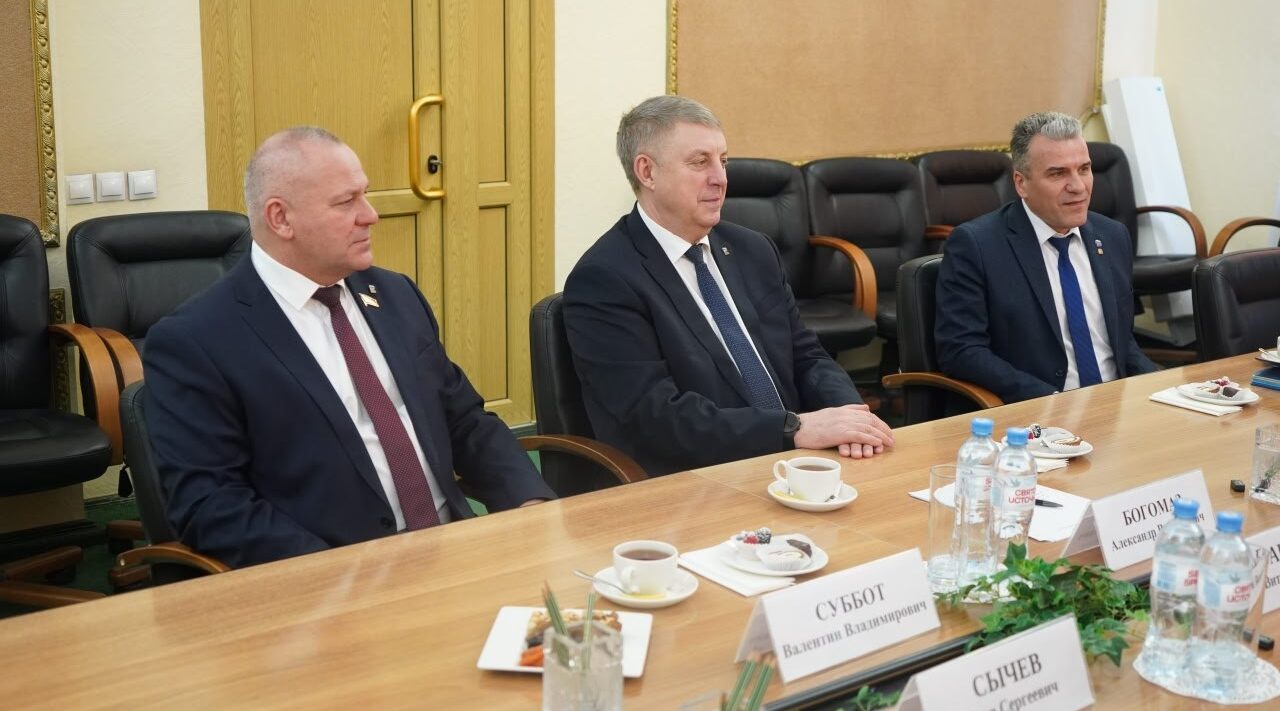 Александр Богомаз встретился с участниками региональной программы «Брянские герои»