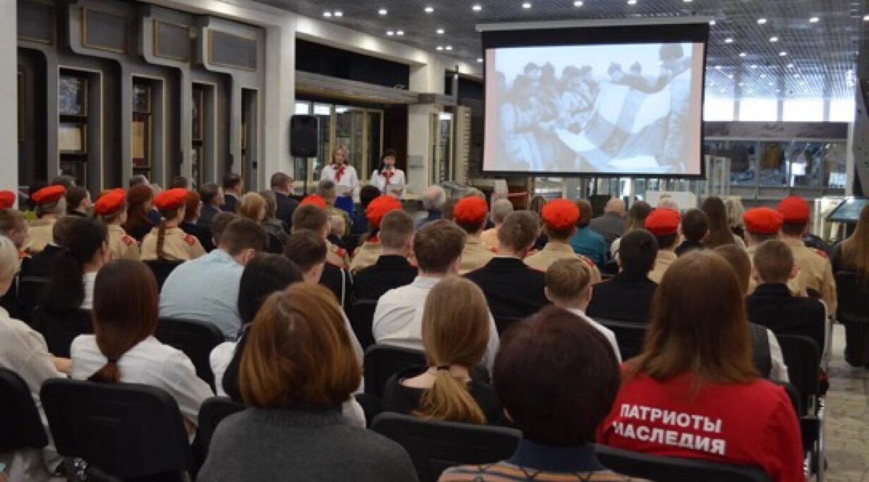 В Брянском краеведческом музее открыли выставку «Кремлевский полк на страже государства»