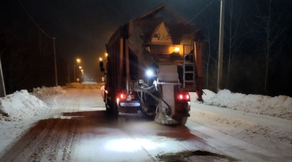 В Брянской области продолжается обработка автодорог