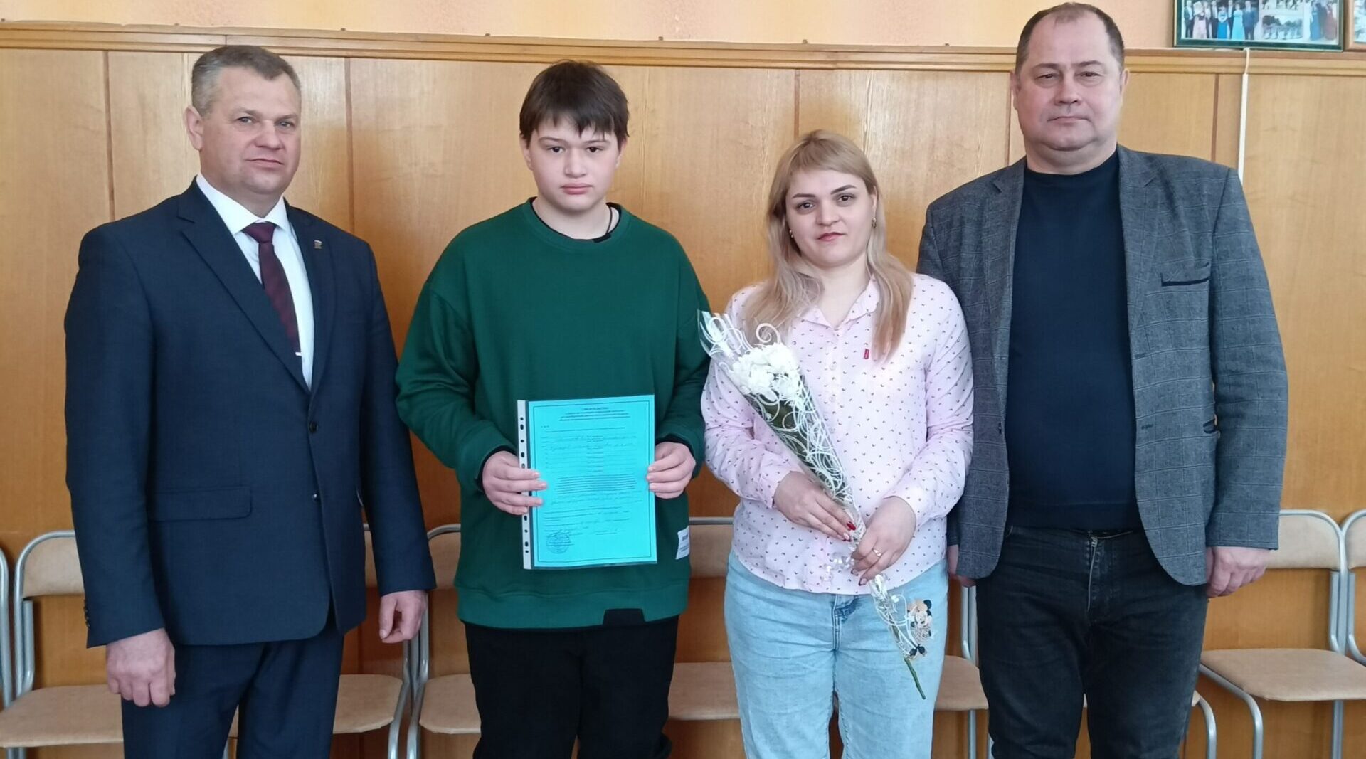 Брасовской молодой семье вручили жилищный сертификат