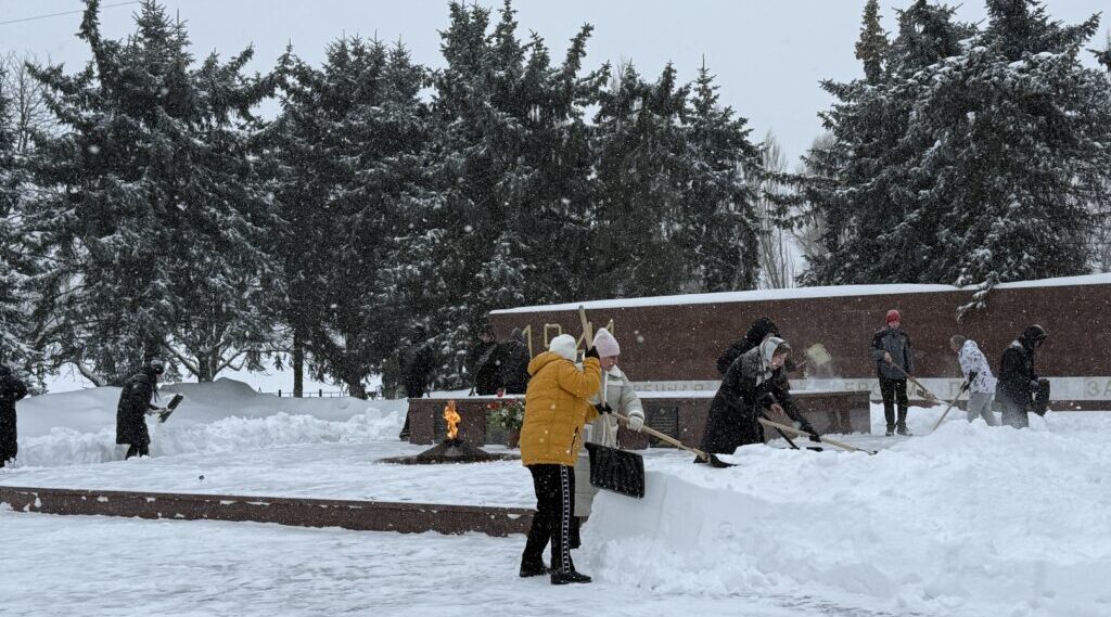 Брянский «Снежный десант» вышел на борьбу со стихией