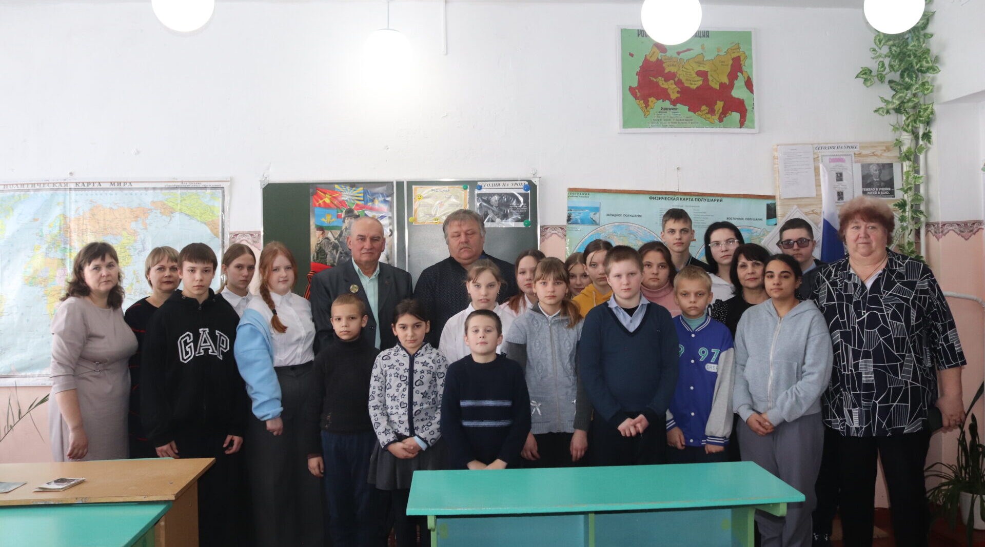 В Сенновском филиале МБОУ Доброводской СОШ завершился месячник военно-патриотической работы