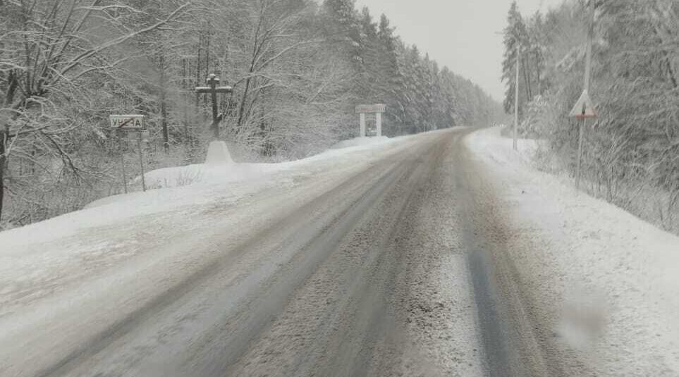 Для обработки покрытия автодорог Брянщины израсходовано около 2,3 тысяч тонн песко-соляной смеси