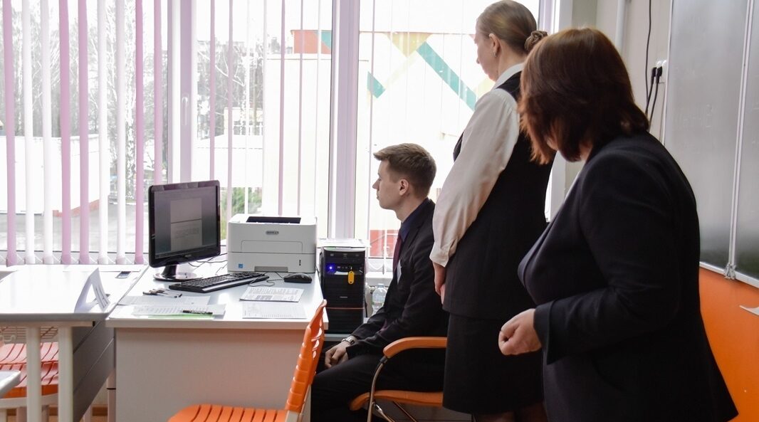 Брянские выпускники приняли участие в тренировочных экзаменах