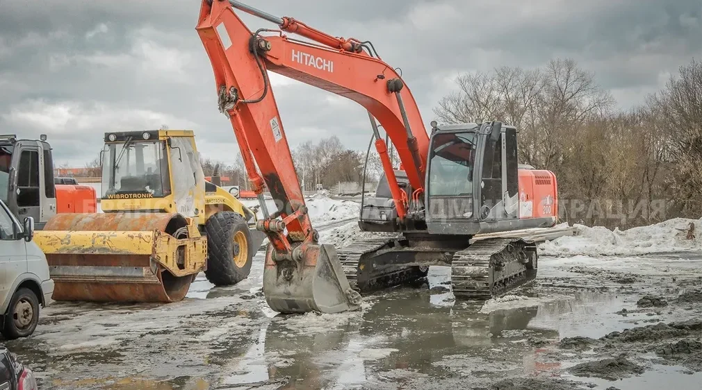 Александр Макаров контролирует строительство нового детсада