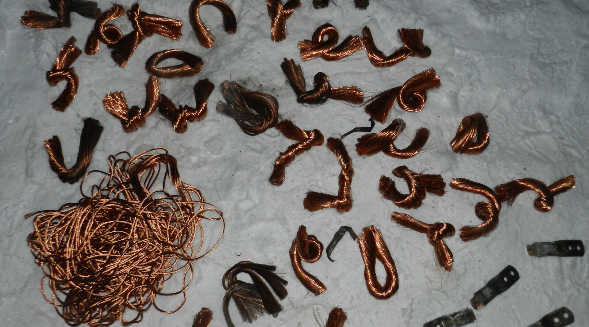 В Брянске двух местных жителей осудят за похищение 37,5 кг медного кабеля