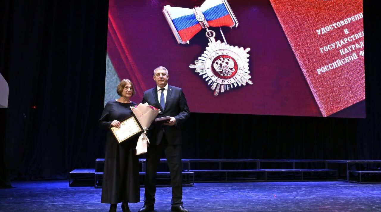 Александр Богомаз поздравил женщин Брянщины с праздником 8 марта