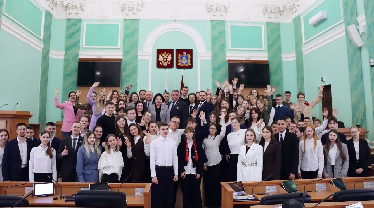 Патриотизм и гражданская позиция – на повестке Молодежного парламента Брянской области