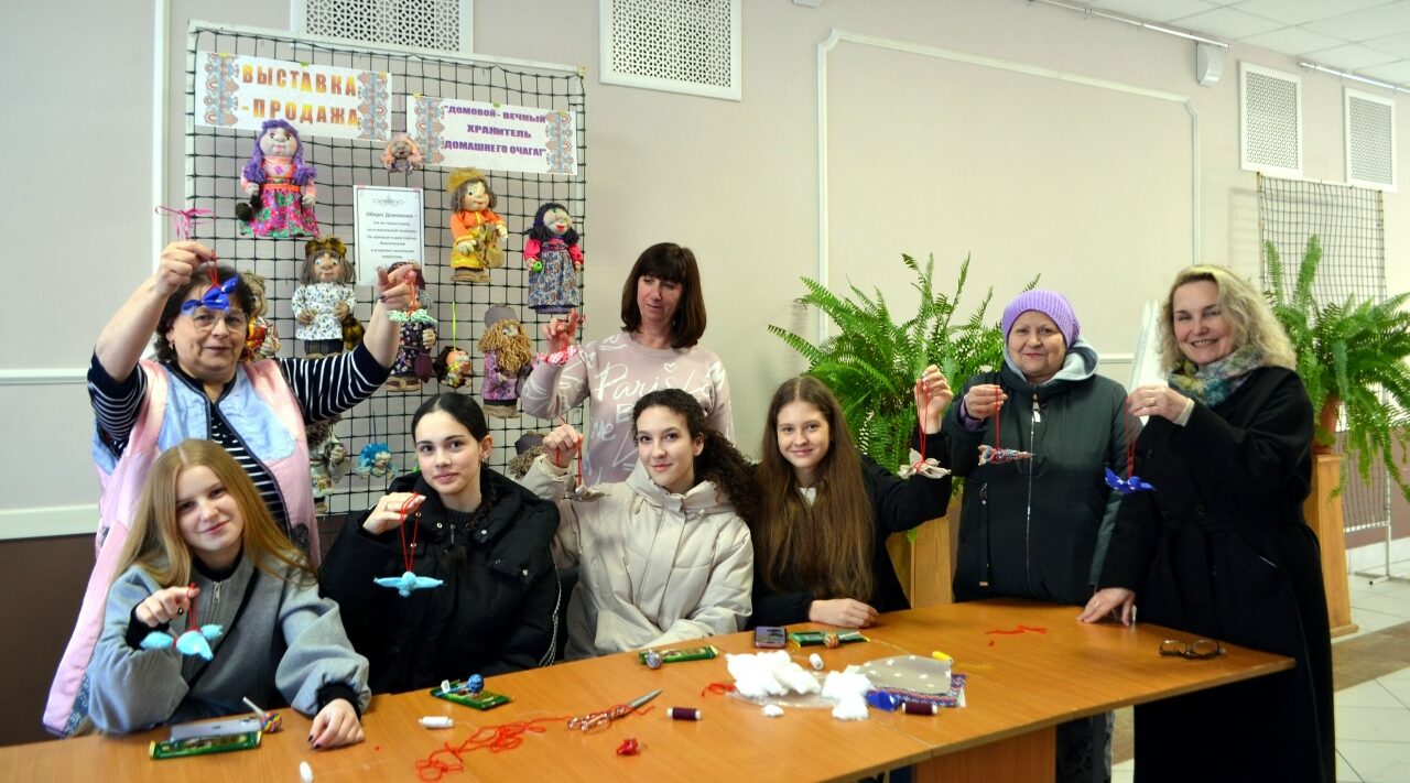 В Севском КДЦ провели мастер-класс по изготовлению игрушки «Птица-жаворонок»